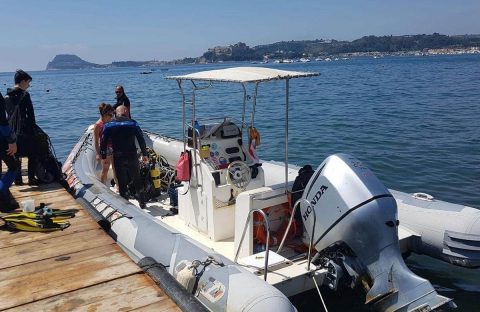 2_c6bo-voyage-plongee-italie-naples-parc-archeologique-sous-marin-baia-bateau-diveboat