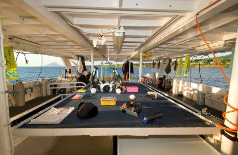 3_c6bo-voyages-Camera-Table-Caribbean-Explorer-2-Explorer-Ventures